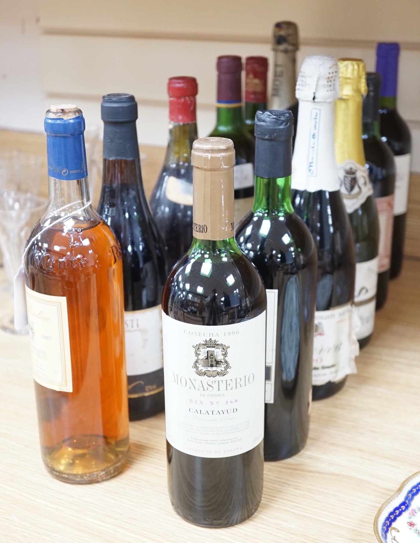 Twelve bottles of assorted wine to include Pauillac 1990, Chateaux Perenne 1985, Latriciere Chambertin 1949, Moet etc.